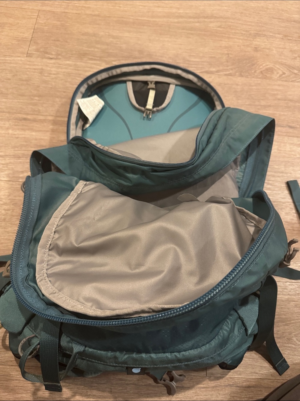 Osprey Mira 22 Women's Hiking Hydration
Backpack - Like New - Picture 5 of 5